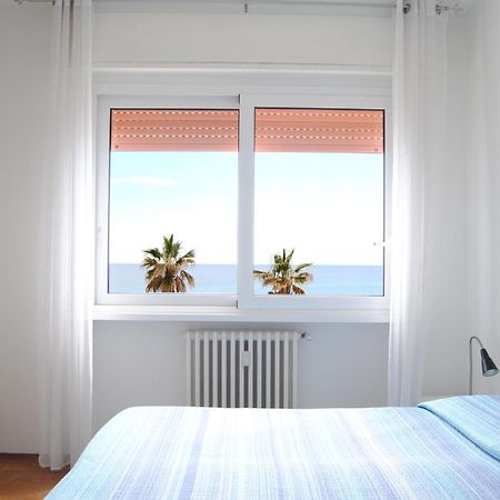 Gaiavacanze Beach Apartment Bordighera Bagian luar foto