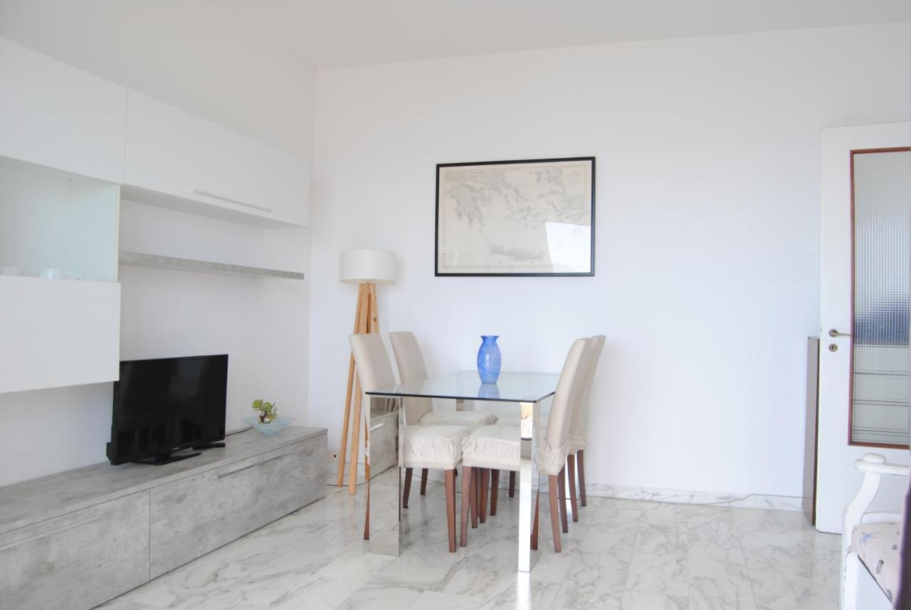 Gaiavacanze Beach Apartment Bordighera Bagian luar foto