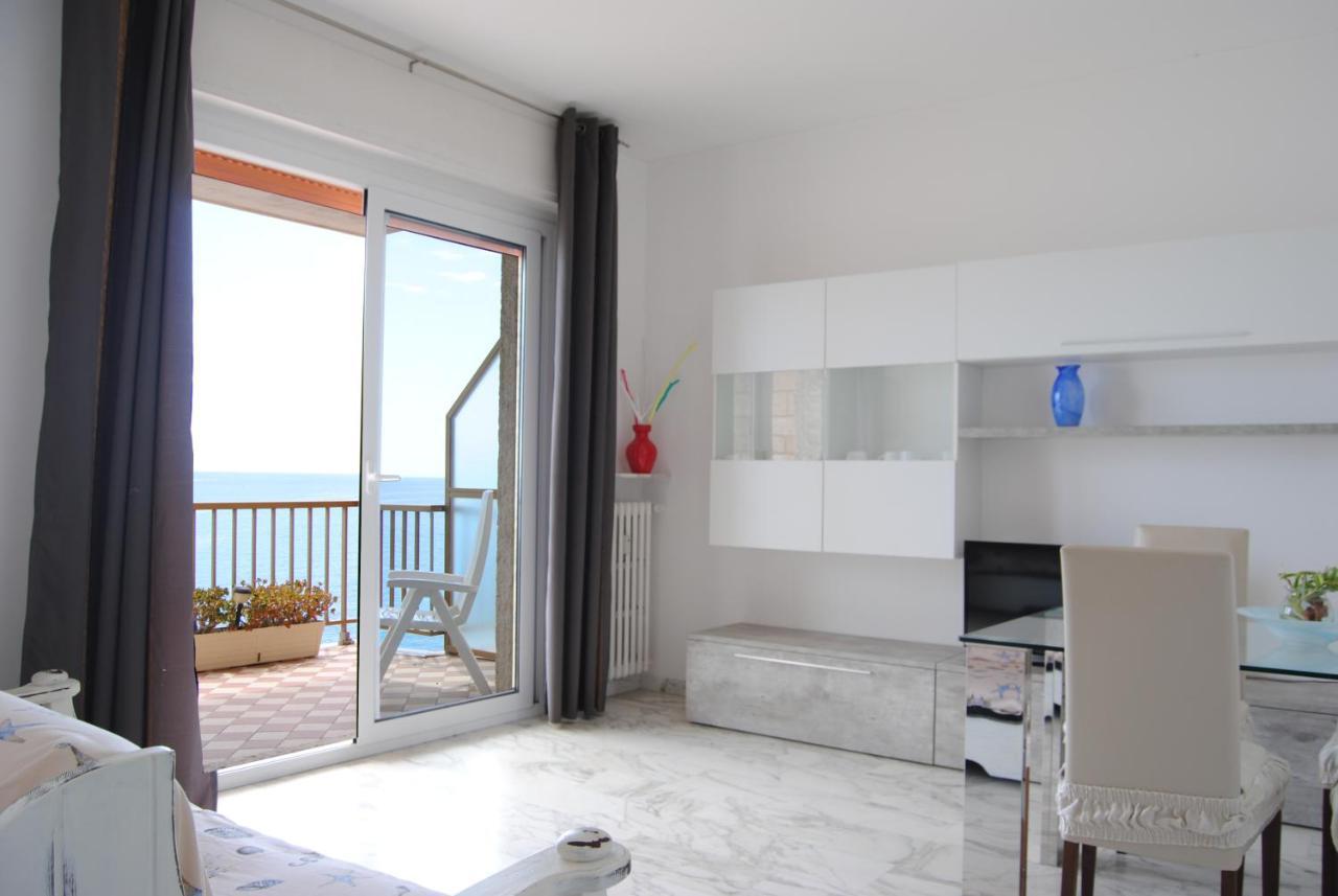 Gaiavacanze Beach Apartment Bordighera Bagian luar foto