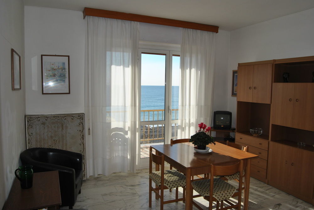 Gaiavacanze Beach Apartment Bordighera Bagian luar foto