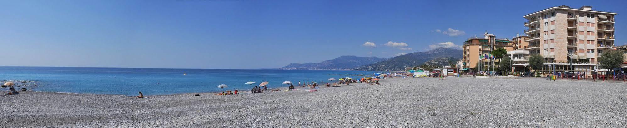 Gaiavacanze Beach Apartment Bordighera Bagian luar foto